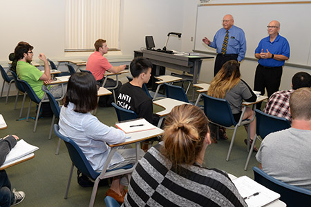 Lahners welcomed former Lincoln Chief of Police Tom Casady to speak at a summer class.