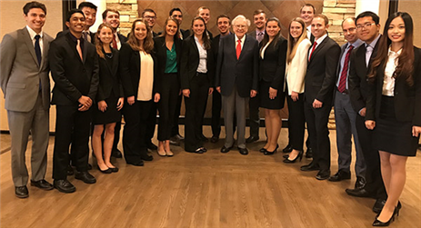 Alumnus Warren Buffett Dines with Finance Students