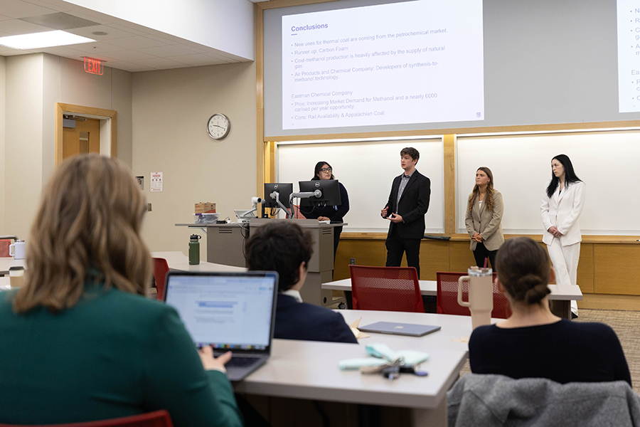 students presenting in the union pacific course