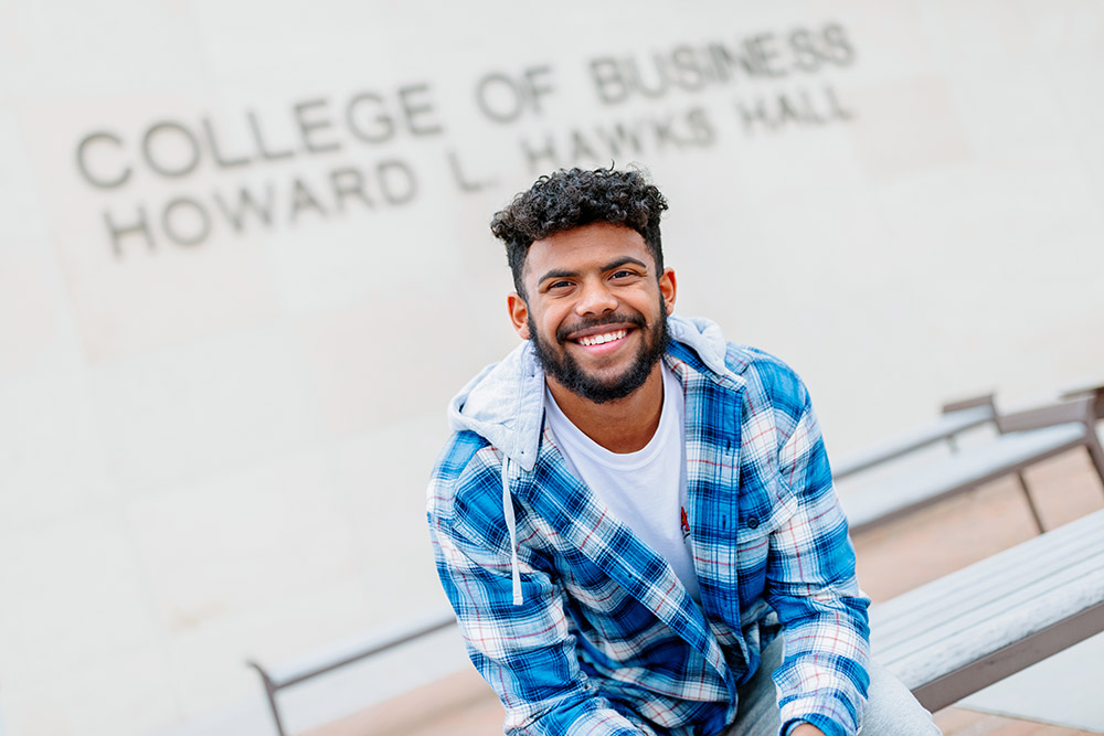 Branch found inspiration to study business while participating in the Future Builders Challenge, a pre-college program through the Clifton Strengths Institute that surrounded him with like-minded entrepreneurial students. 