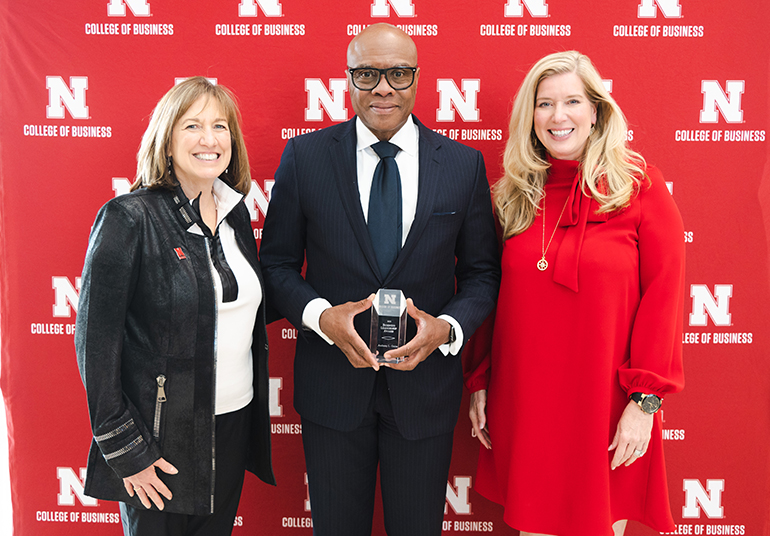 Anthony Goins, former director of economic development for the State of Nebraska, received the Business Leadership Award. 