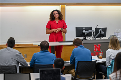 Management Students Serve Up Innovative Strategies to Supernovas