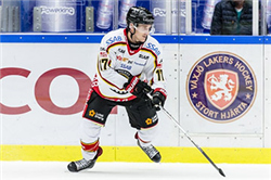 Professional Hockey Player Scores Goal in UNL MBA Program