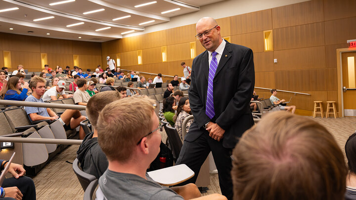 Steven Hegemann talking to Students.