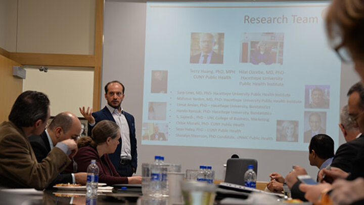 Dr. Araz presents his project to guests from UNMC and Turkey