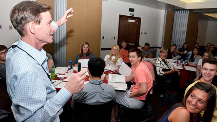 Mark Pogue captures the imagination of strengths students in a session at the Nebraska Union.