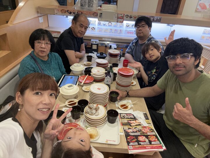 While studying abroad at Senshu, Kapil Mansinghani opted to spend weekends with a host family who shared local foods and sights with him.
